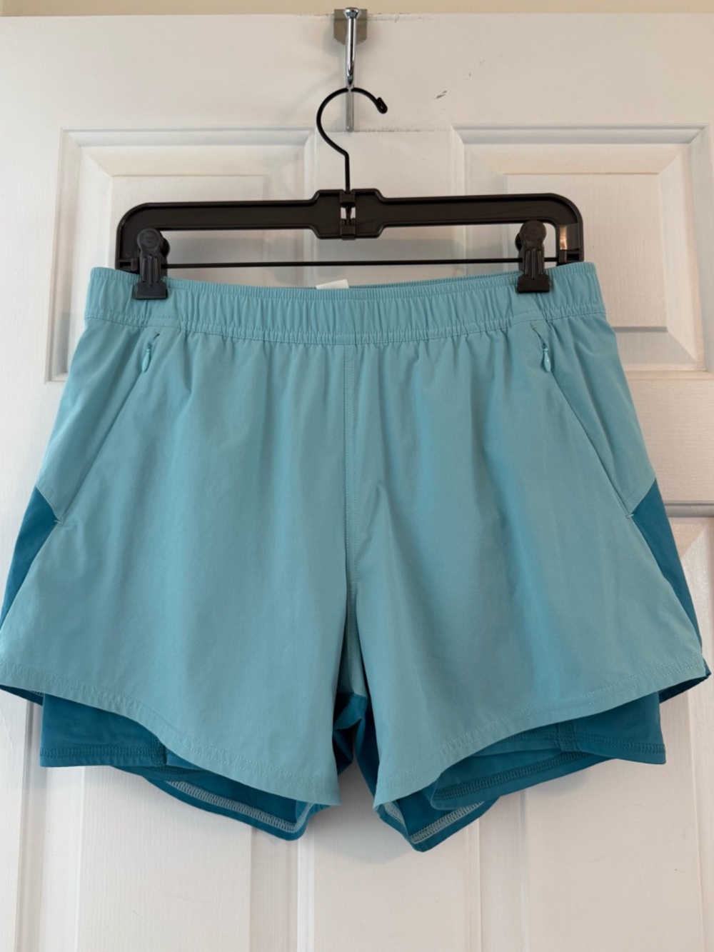 EUC Fair Harbor Women's The Corliss Shorts - 5" Inseam, Med, Antigua Colorblock